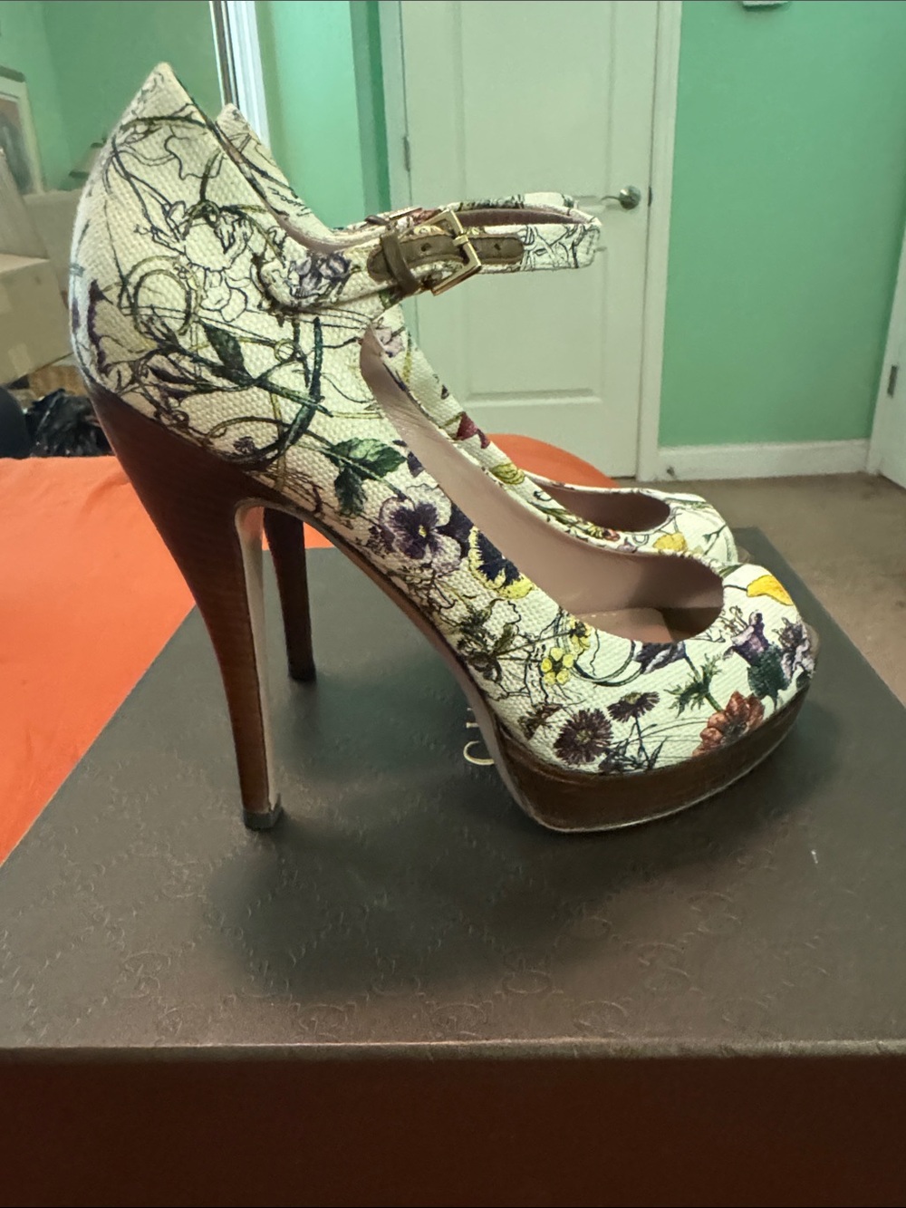 Gucci Floral Print Mary Jane Platform Heels - White Multi
